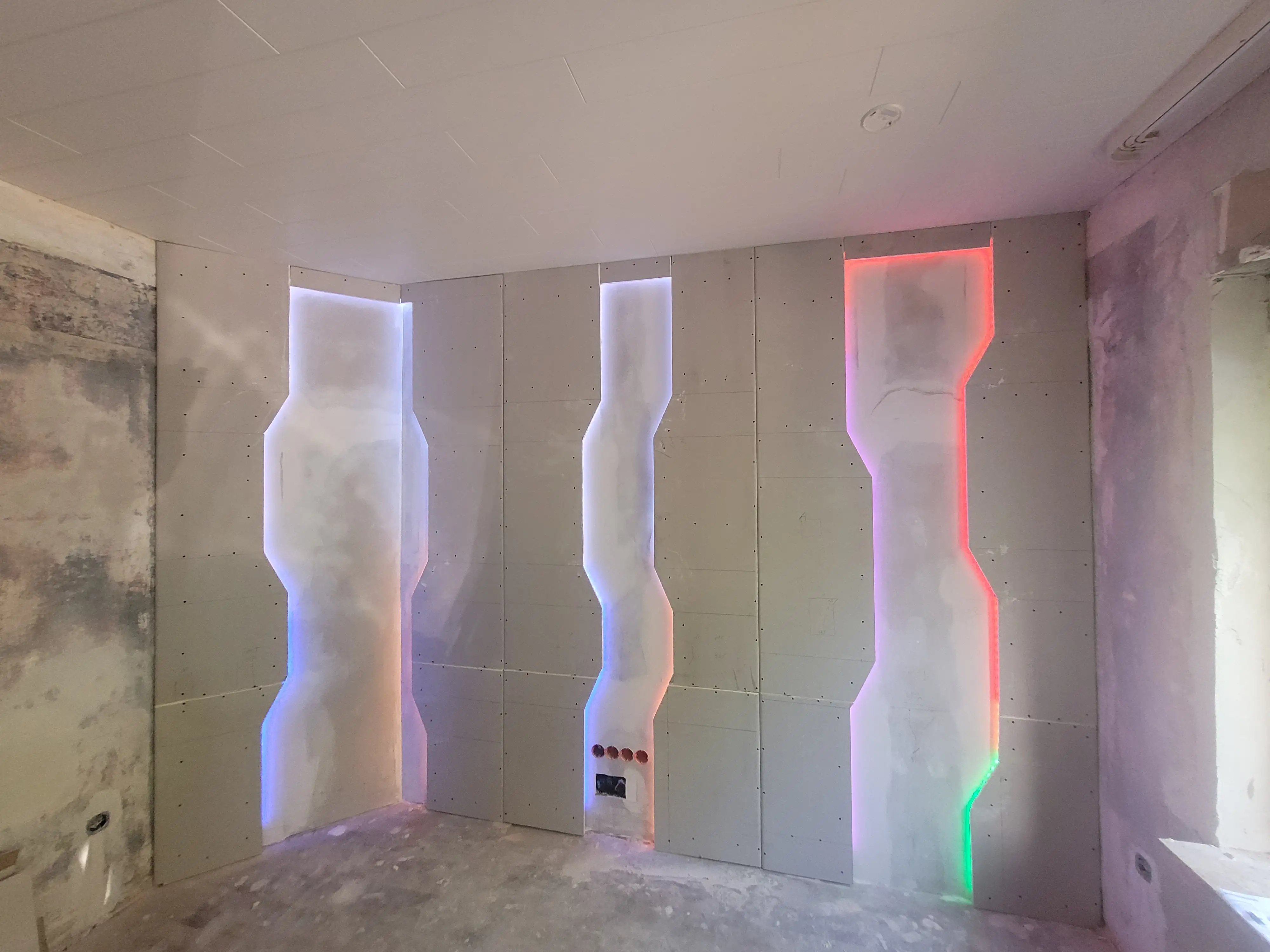 (2/3) Modernes LED-Wanddesign für stilvolle Büroräume